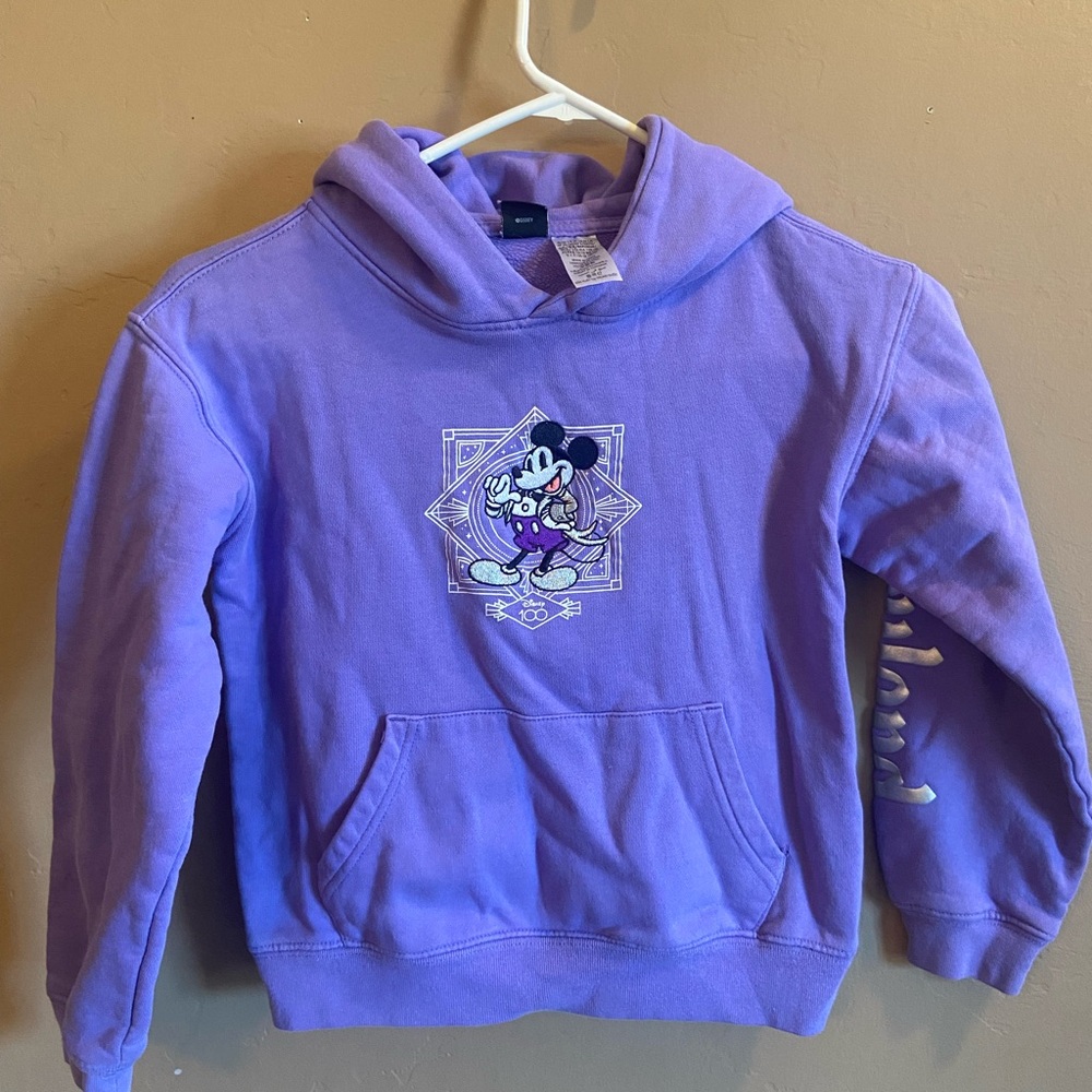 Disneyland 100 years of wonder kids hoodie size 7/8 purple mickey & friends